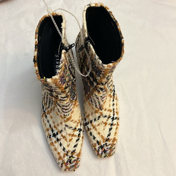 Gianni Bini Palmero Flannel Plaid Snip Toe Kitten Heel Booties - Picture 6 of 10